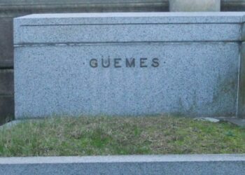 Luis Güemes y el austero sepulcro donde descansa