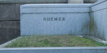 Luis Güemes y el austero sepulcro donde descansa