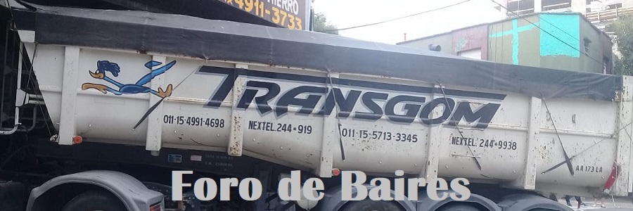 Un camión y un colectivo se incrustaron en un local de Parque Patricios