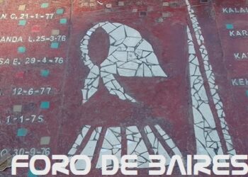 Las baldosas por la Memoria ocupan el suelo central de Plaza Inmigrantes de Armenia