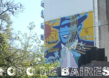 El homenaje de Carlos Páez Villaró a Carlitos Gardel en Avenida Figueroa Alcorta y Tagle