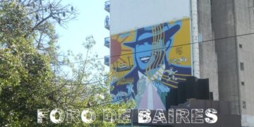 El homenaje de Carlos Páez Villaró a Carlitos Gardel en Avenida Figueroa Alcorta y Tagle