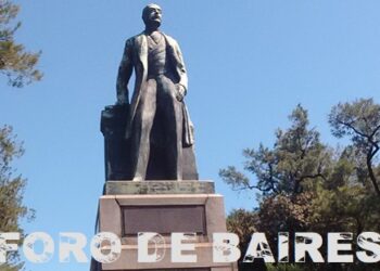 El monumento a Luis María Drago ubicado en la  Plaza General Páez