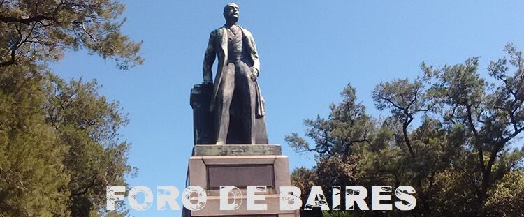 El monumento a Luis María Drago ubicado en la  Plaza General Páez