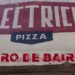 «Eléctrica Pizza», el bar que fue un taller de autos