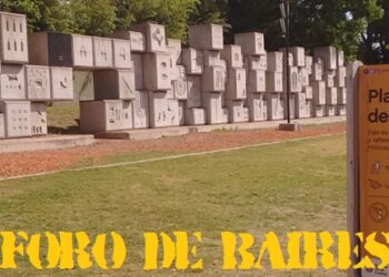 La Plaza de la Shoá, un extenso predio simbólico al costado y en paralelo a la Avenida Infanta Isabel