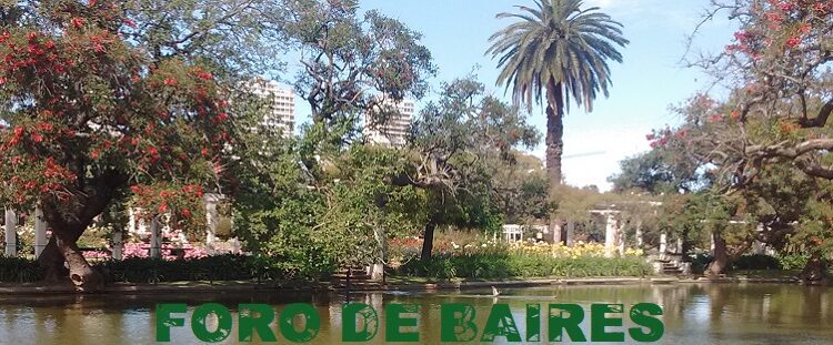 Las rosas y flores multicolores pintan la alfombra verde del Rosedal