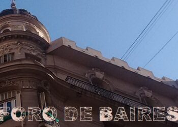 Mirar al cielo mientras llueven las cúpulas de Buenos Aires