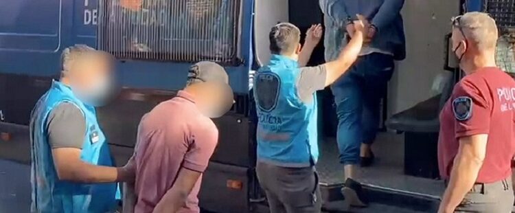 Golpe a la venta ilegal de celulares: 10 detenidos, más de 300 aparatos secuestrados y cinco clausuras en Once