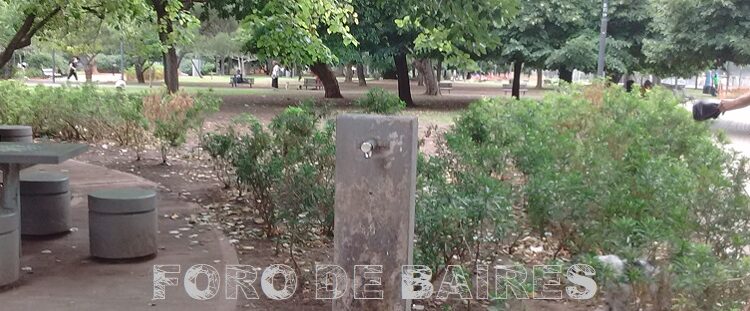 Colocaron varios bebederos en el Parque Las Heras