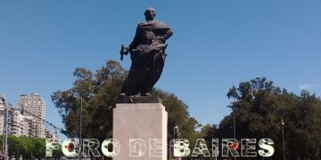 La Plazoleta Virreinato del Río de la Plata se realza junto a Carlos III