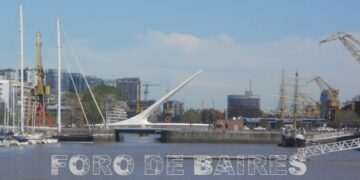 El Puente de la Mujer fue realizado en España y donado a Buenos Aires
