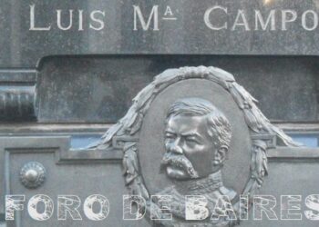 El mausoleo de Luis María Campos y sus numerosas manifestaciones heráldicas