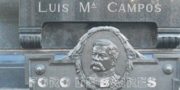 El mausoleo de Luis María Campos y sus numerosas manifestaciones heráldicas