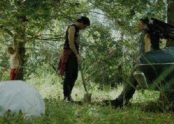 Tumba para tres, un filme basado en mentiras y homicidios