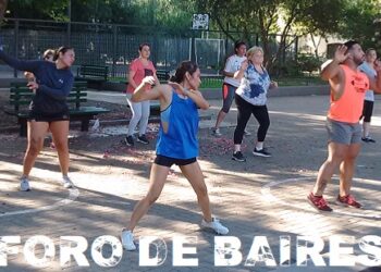Clases de salsa y entrenamiento en la Plaza Unidad Latinoamericana