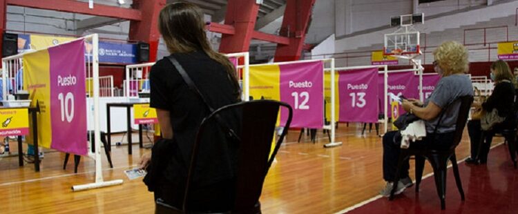 Se asignaron los turnos para las primeras 40 mil vacunas destinadas a mayores de 80 años
