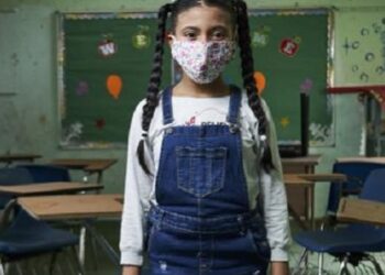 El progreso ha retrocedido en prácticamente todos los indicadores importantes relativos a la infancia, dice UNICEF un año después de la declaración de la pandemia