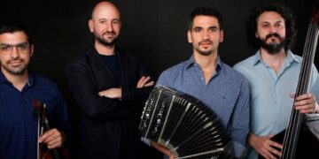 Ariel Pirotti presenta su nuevo Ep en vivo en los Jardines del Auditorio Belgrano