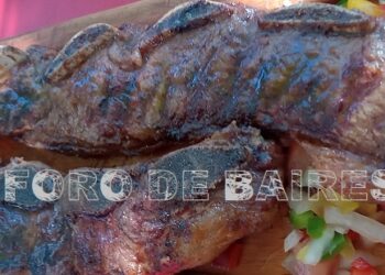 Asado de tira, esa comida que pasó a ser un lujo en la historia de la Argentina
