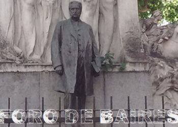 El monumento a Bernardo de Irigoyen fue un encargo al escultor Mariano Benlliure y Gil en el año 1911