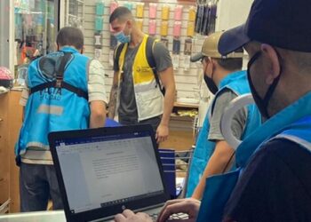 Seis clausuras en locales de Balvanera que alteraban y vendían celulares robados