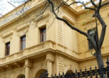COVID-19: Ordenan garantizar la modalidad virtual en una escuela pública porteña