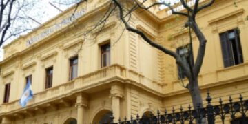 COVID-19: Ordenan garantizar la modalidad virtual en una escuela pública porteña