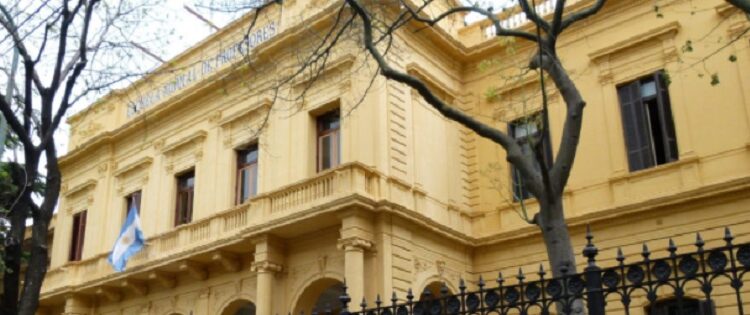 COVID-19: Ordenan garantizar la modalidad virtual en una escuela pública porteña