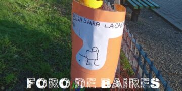 Sin bolsitas negras en las máquinas expendedoras, la crisis llegó a la plaza del barrio y alcanzó a los perros vecinos