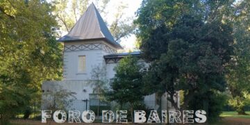 La sede del Ministerio de ambiente y espacio público dentro del predio del Parque tres de Febrero