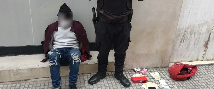 Un menor detenido en Recoleta luego de cometer una salidera bancaria