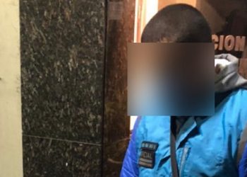 Un hombre fue detenido en Recoleta por intentar robar una batería y pertenencias de una camioneta