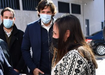 D’Alessandro encabezó nueva entrega de celulares recuperados del delito a sus legítimos dueños