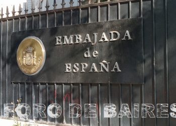 La Embajada de España y una ocurrente exposición al aire libre