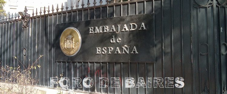 La Embajada de España y una ocurrente exposición al aire libre