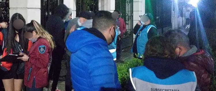 Desbaratan dos fiestas clandestinas con 470 personas en un bar de Palermo y una vivienda particular de Belgrano