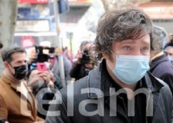 El precandidato Javier Milei votó en la UTN del barrio de Almagro