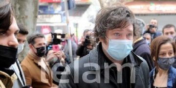 El precandidato Javier Milei votó en la UTN del barrio de Almagro