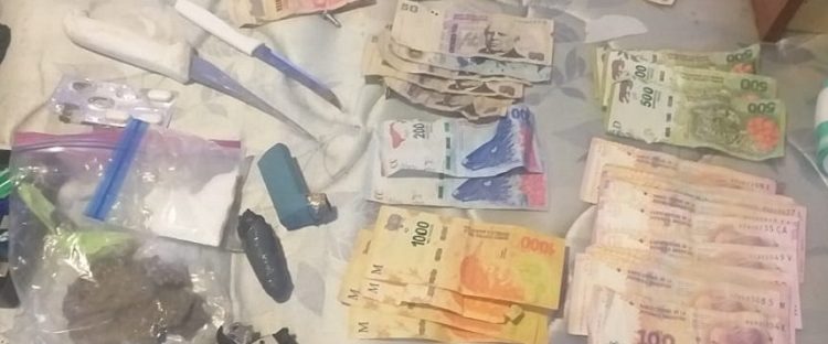 Dos detenidos en hotel de Balvanera con drogas y réplica de arma de fuego