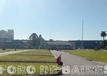 Charla sobre “Fósiles urbanos y rocas ornamentales”