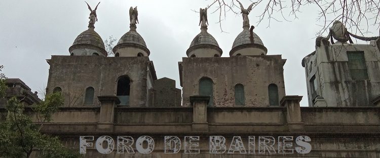 Los muros y paredones del Cementerio de la Recoleta son un arte en sí mismo