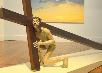 Se inauguró la exhibición de arte contemporáneo «La espada y la cruz en el Museo Larreta»