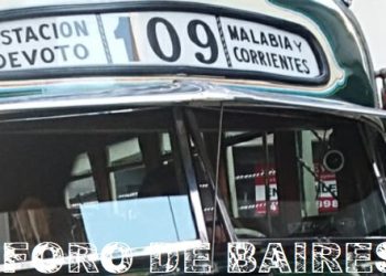 La vieja línea 109 recorrió la Ciudad y festejó el día de los bares Notables