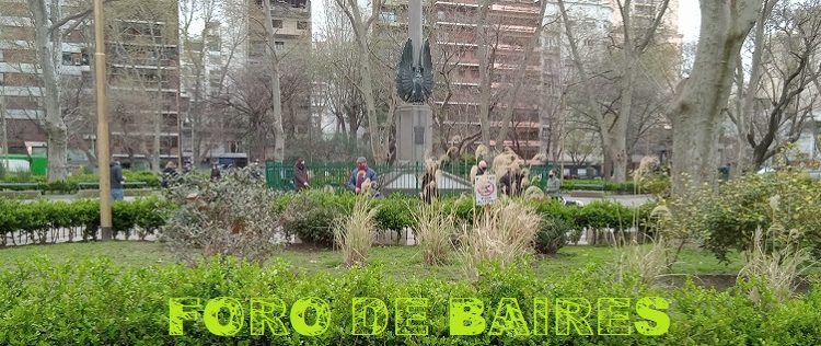 Plaza Almagro es uno de los pocos espacios verdes que integra la Comuna 5