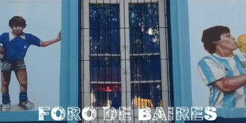 «El Club Eros» homenajea a Maradona con un mural en su fachada frontal