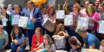 El Frente de Todos porteño presentó más de 50 mil firmas por un parque público en Costa Salguero