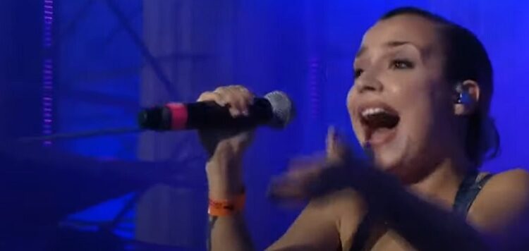 Agnes Simón, alias Femi, fue una de las cantantes más talentosas del Festival UBA 200 en Concierto