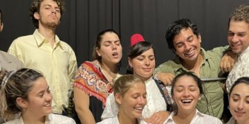 «Demasiado para nada», una comedia inspirada en «Mucho ruido y pocas nueces»