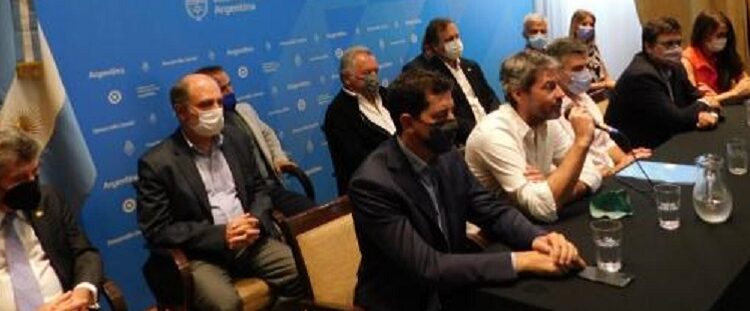 Empleo genuino: la AHRCC participó de la firma de un acuerdo para incorporar a 4.000 beneficiaros de planes sociales a la hotelería y gastronomía
